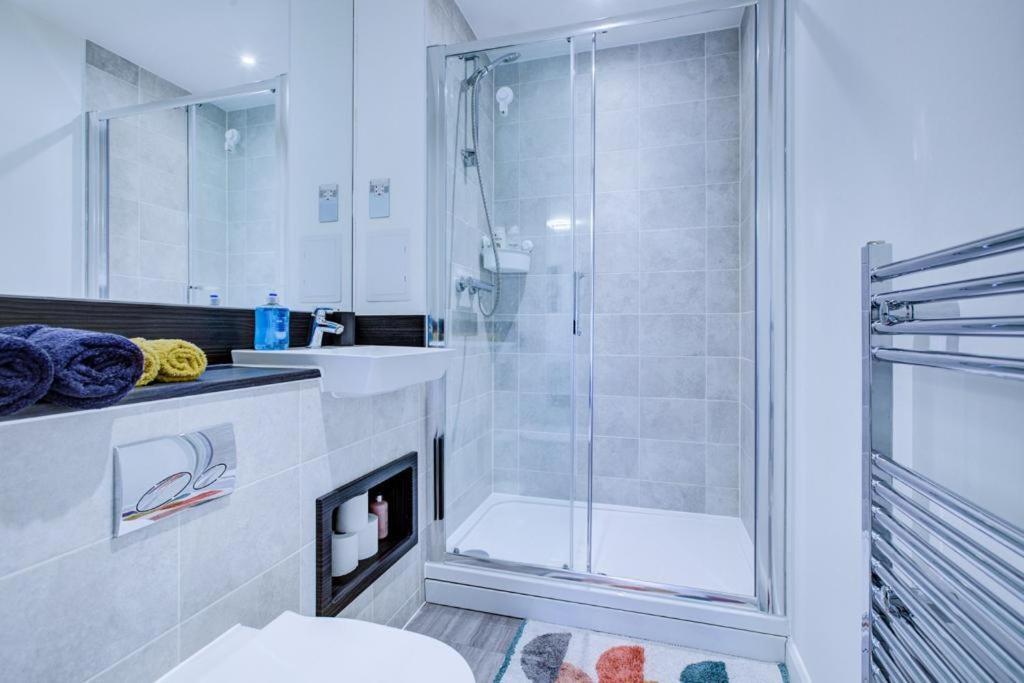 דירות לונדון Luxury 2 Bed Flat In A New Block In East Acton מראה חיצוני תמונה